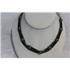 Image 1 : VINTAGE SILVER TONE NECKLACE ON STAND