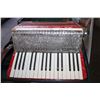 Image 1 : CASED SUPREME ACCORDIAN