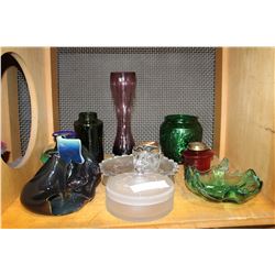 SHELF LOT OF COLORED DEPRESSION GLASS AND ART GLASS