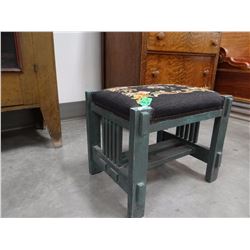 Quincey wooden egg crate, excellent cond.