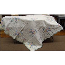 Fancy quilt, hand quilted &  hand applique, scalloped border, 86" x 72"