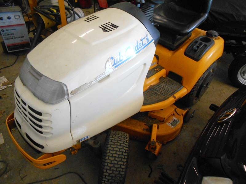 3184 Cub Cadet 3184 Series Hydrostatic 3000 All Shaft Drive Tractor