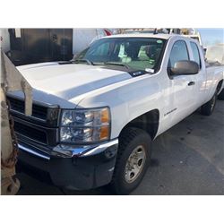 2008 CHEV SILVERADO 2500HD, WHTE, 4 DR PIC, GAS, AUTO, VIN#1GCHK298E139118,169,666KM,RD,TH,AW,4W,AC
