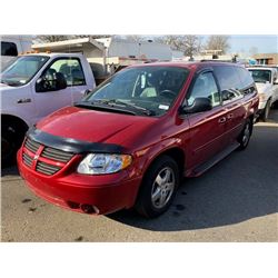 2005 DODGE GRAND CARAVAN, RED, GAS, AUTOMATIC, VIN#2D4GP44L55R557556, 18,867 KMS,