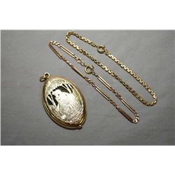 Selection of gold jewellery including 14kt gold bracelet bracelet, unmarked but tested 10kt yellow g