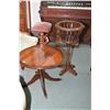 Image 1 : Regency style center pedestal side table and a fern stand