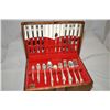 Image 1 : Walnut canteen containing a Rogers Bros. "First Love" silver-plate flatware including eight of dinne
