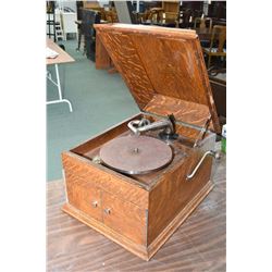 Antique quarter cut oak Victrola 78 rpm gramophone
