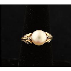 Ladies Elegant Pearl & Diamond Ring