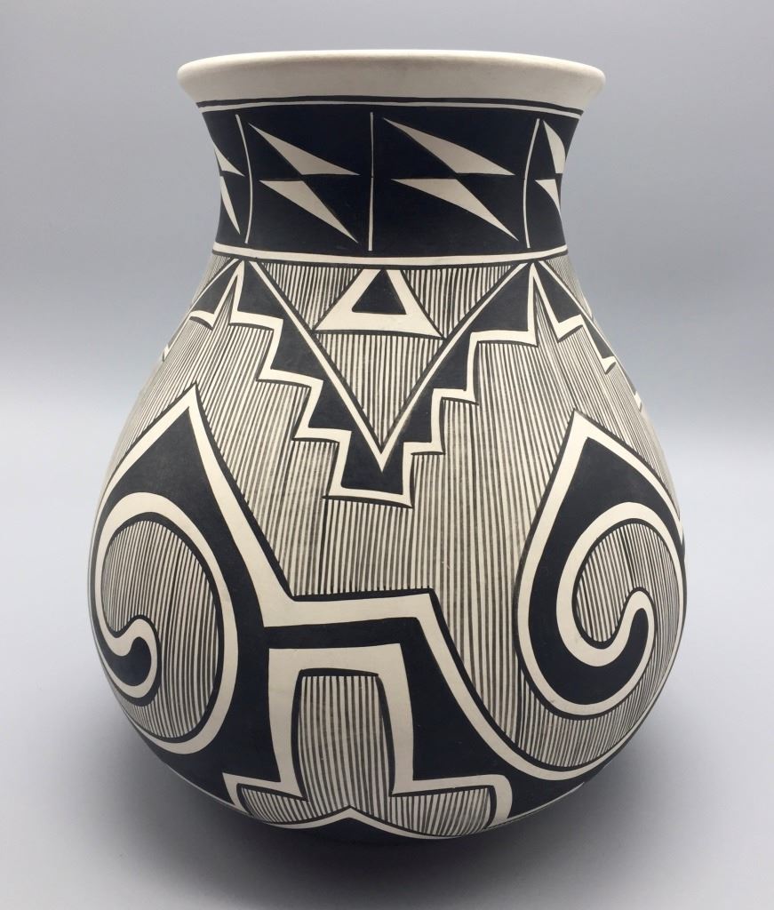 Mary Saxon Navajo Pottery Vase