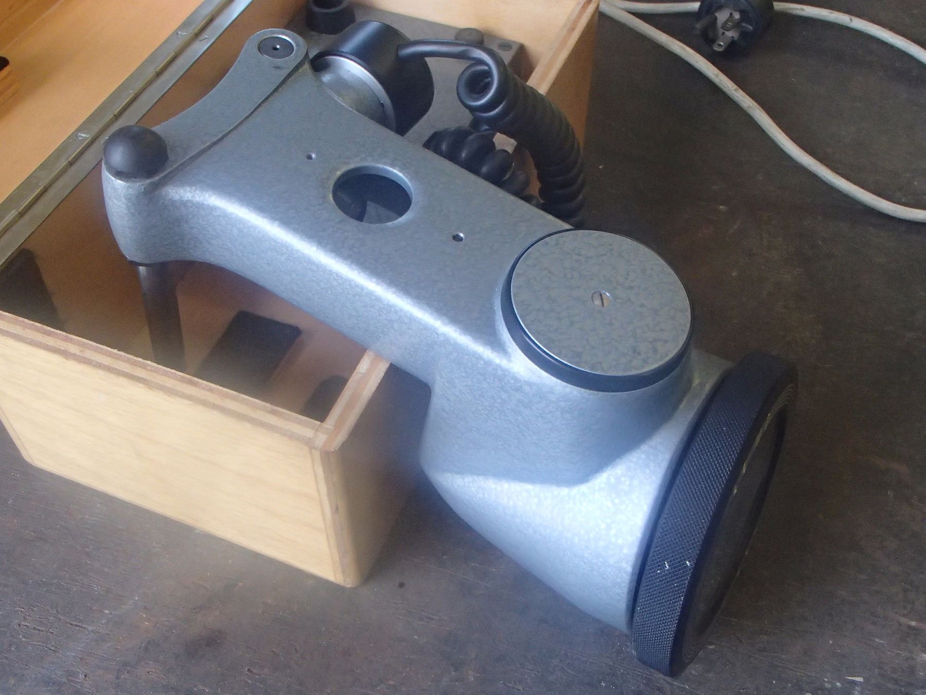 Cutting Edge Measuring Scope - BTM Industrial