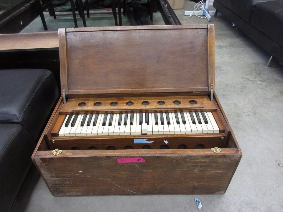 Antique Portable Pump Organ complasopa