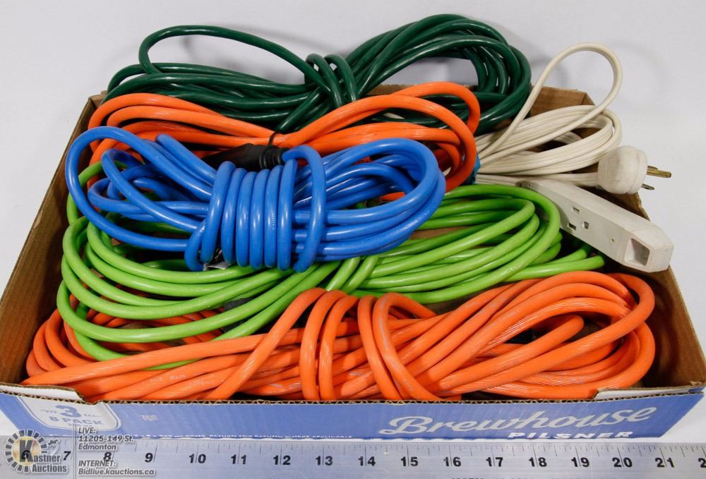 LOT OF 6 EXTENSION CORDS , LENGTHS FROM 10 FOOT TO