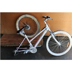 SPRAY PAINT WHITE NO BRAND BIKE