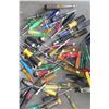 Image 2 : TOTE OF SCREW DRIVERS