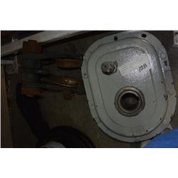 2 TON MOORE CRANE TROLLEY AND HEAVY DUTY GEAR TRANSFORMER BOX