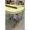 Image 3 : GREEN ARBORITE RETRO TABLE AND FOUR CHAIRS