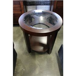 NEW HOME ELEGANCE ROUND DESIGNER MAHOGANY GLASS TOP ENDATBLE, RETAIL $249