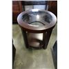 Image 1 : NEW HOME ELEGANCE ROUND DESIGNER MAHOGANY GLASS TOP ENDATBLE, RETAIL $249