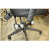 Image 2 : BLACK ROLLING OFFICE CHAIR