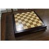 Image 1 : CHESSBOARD AND PIECES