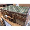 Image 2 : WICKER PICNIC SET