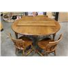 Image 1 : ROUND MAPLE DINING TABLE WITH 2 LEAFS AND FOUR CHAIRS