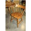 Image 2 : ROUND MAPLE DINING TABLE WITH 2 LEAFS AND FOUR CHAIRS