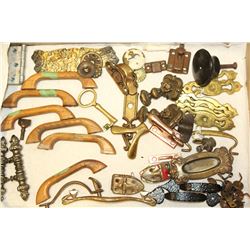 TRAY OF VINTAGE HARDWARE