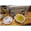 Image 3 : SHELF LOT OF VINTAGE CHINA AND CASSEROLES ETC