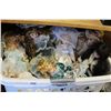 Image 1 : TOTE OF COLLECTIBLE DOLLS