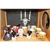 Image 1 : SHELF LOT OF HALLOWEEN DECOR