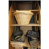 Image 1 : LOT OF WICKER BASKETS