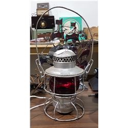 VINTAGE BRAKEMAN'S RAILROAD LANTERN