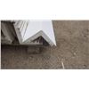 Image 1 : RESTORATION MILLWORK PVC OUTSIDE CORNER 4 PIECES OF 5/4 X 6" X 6" X 20'