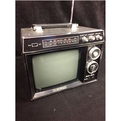 VINTAGE PORTABLE CROWN TV AM/FM RADIO