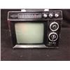 Image 2 : VINTAGE PORTABLE CROWN TV AM/FM RADIO