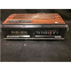 VINTAGE MONA AM/FM ELECTRONIC CLOCK RADIO