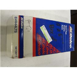 8 Spark Plugs R44Lts