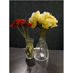 2 glass vases with accessories