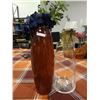Image 1 : 2 Tall Vases 1 Clear 1 Brown