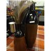 Image 1 : Pair of Vases - Brown/Black