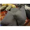 Image 1 : 3 Large Grey Pillows