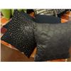 Image 1 : 2 Pairs of Pillows