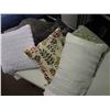 Image 1 : 6 Assorted Pillows
