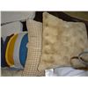 Image 1 : 3 throw pillows