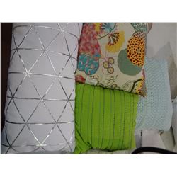 4 throw pillows