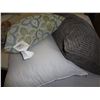 Image 1 : 3 large pillows