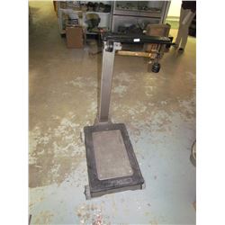 Fairbanks Large Scale with weights 43" tall on wheels