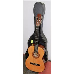 YAMAHA C40 ACOUSTIC GUITAR WITH SOFT CASE.